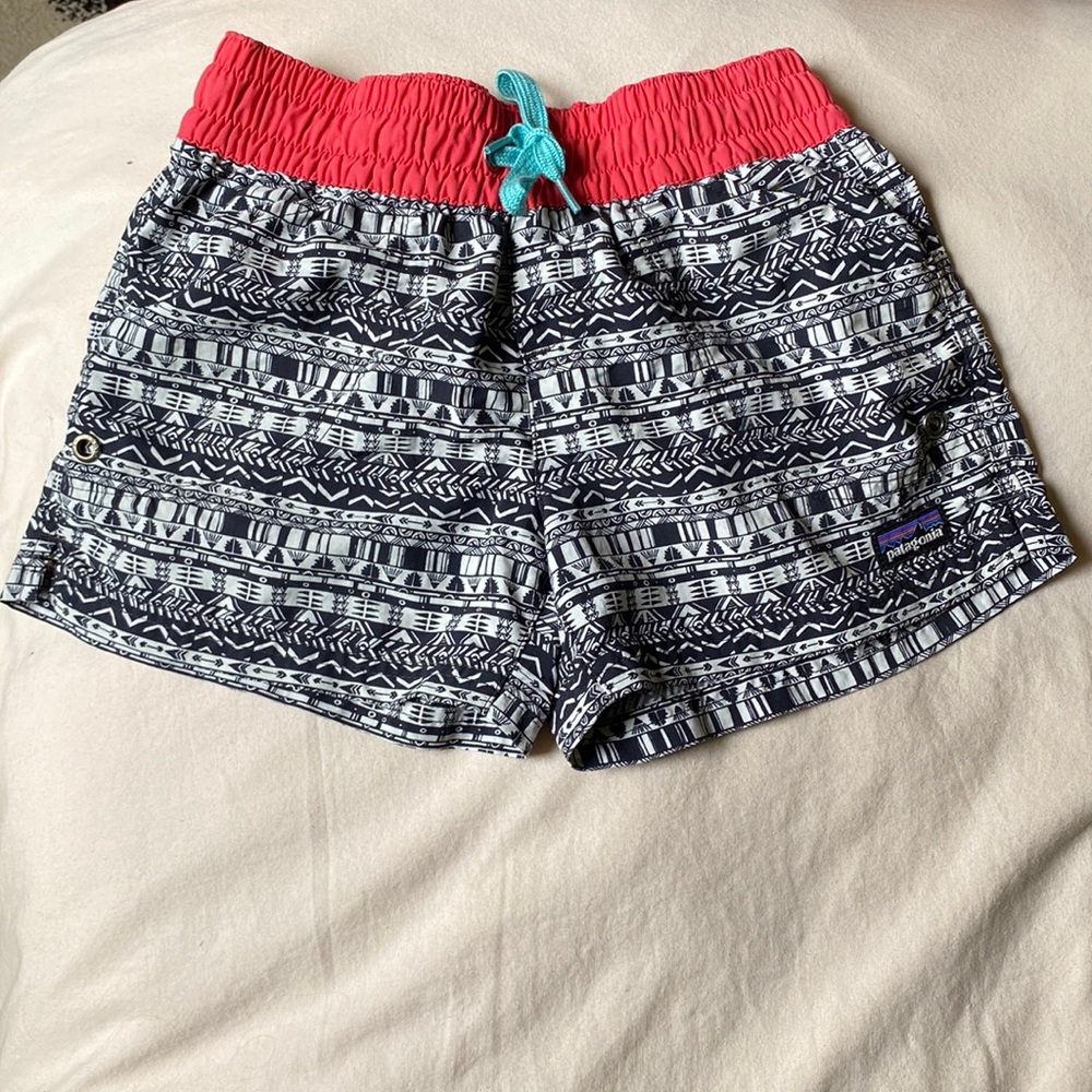 Girls Patagonia baggies shorts.  Size small